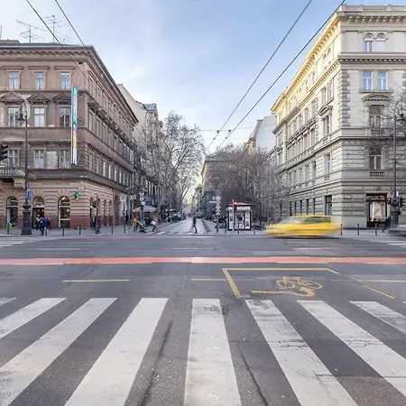 Amazing Flat Opera Apartman